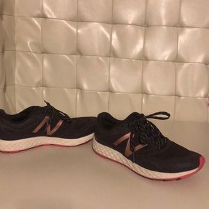 Women’s New Balance tennis shoes